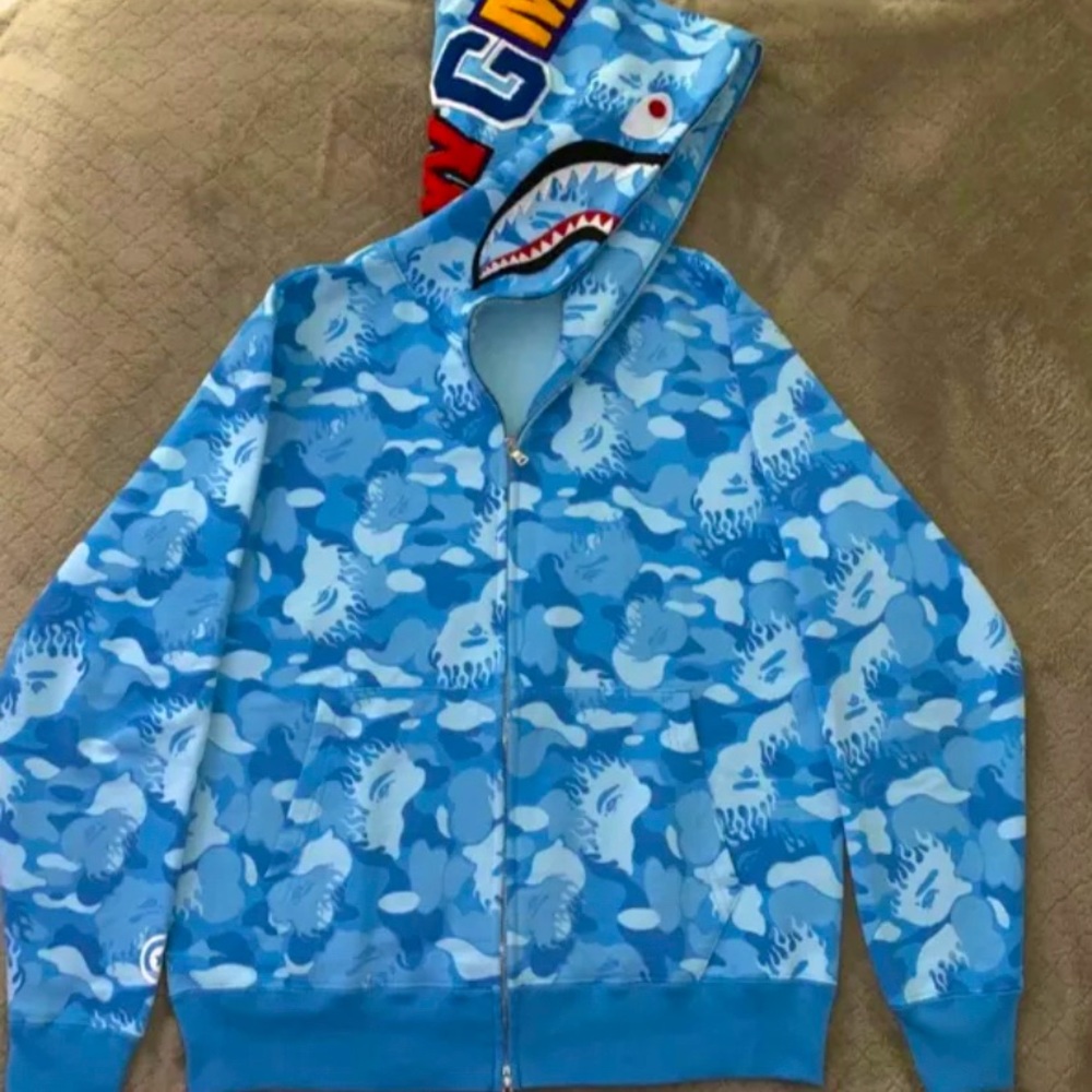 COPY - BRAND NEW BATHING APE HOODIE NEVER WORN, IT FITS LIKE LARGE
